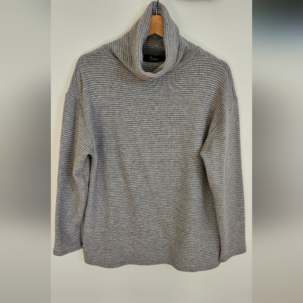 Made in Canada Louve turtleneck